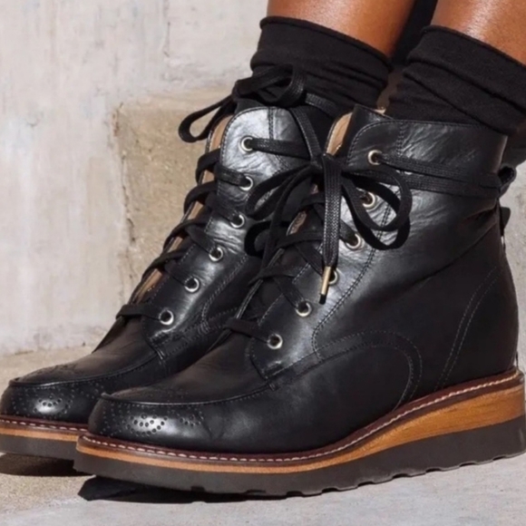 NIB The Office Of Angela Scott Mr. Ryan Boots. 6 1/2 - Picture 5 of 9